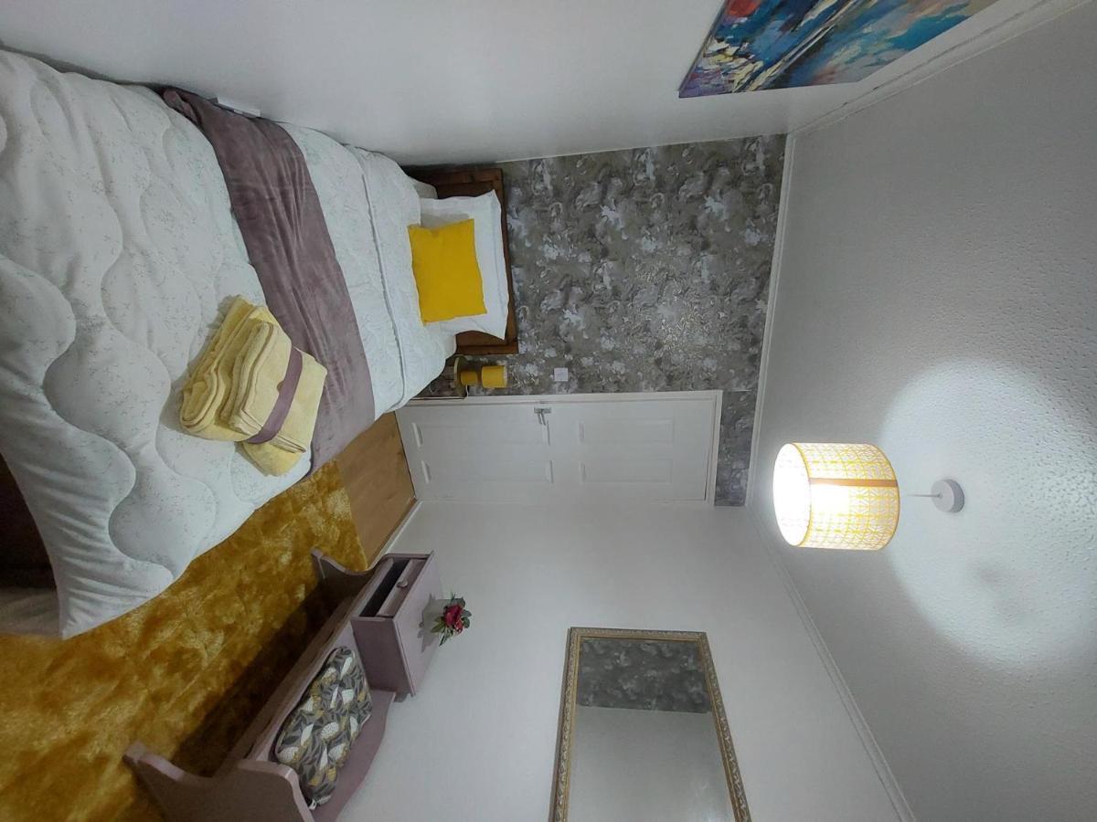 Lovely 2-Bed House In The Heart Of Woodhouse Leeds Leeds  Exterior foto