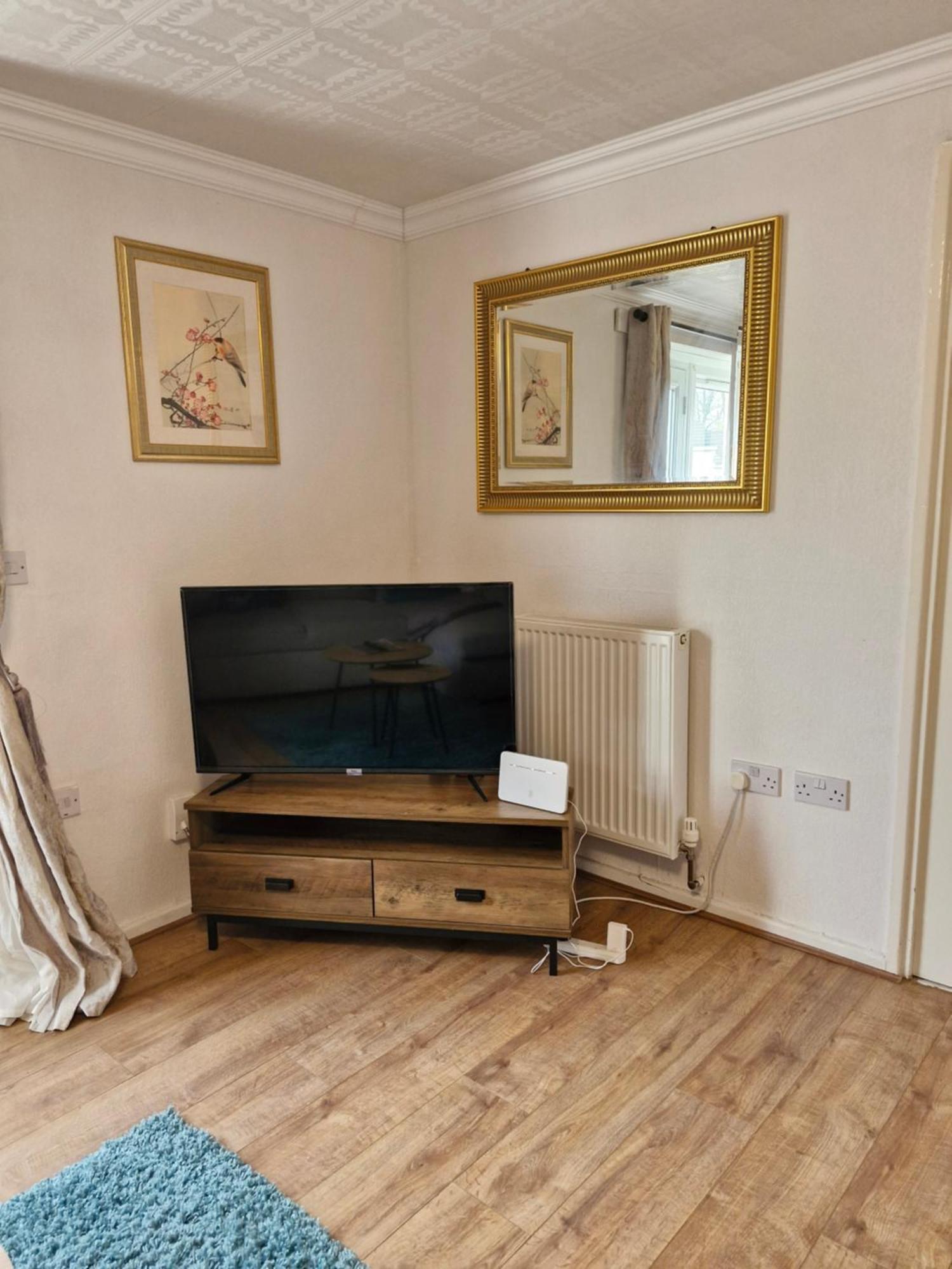 Lovely 2-Bed House In The Heart Of Woodhouse Leeds Leeds  Exterior foto